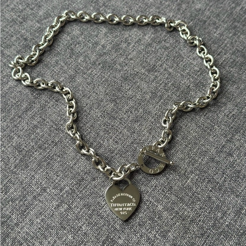 Sold VTG Tiffany & Co Silver Chain Necklace Vintage Gray Heart
Necklace